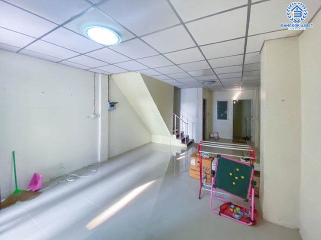 *****ทาวน์เฮ้าส์มือสองย่านนนทบุรี ม.พร้อมจิตร กาญจนาภิเษก เนื้อที่ 16 ตร.ว. ฟังก์ชัน 2 ห้องนอน 2 ห้องน้ำ 1 ที่จอดรถ บนทำเลเดินทางสะดวก เชื่อมต่อถ.กาญจนาภิเษก ถ.บางใหญ่-บางคูลัด ใกล้เซ็นทรัลเวสต์เกต และทางด่วน ราคาคุ้มสุดในย่าน!